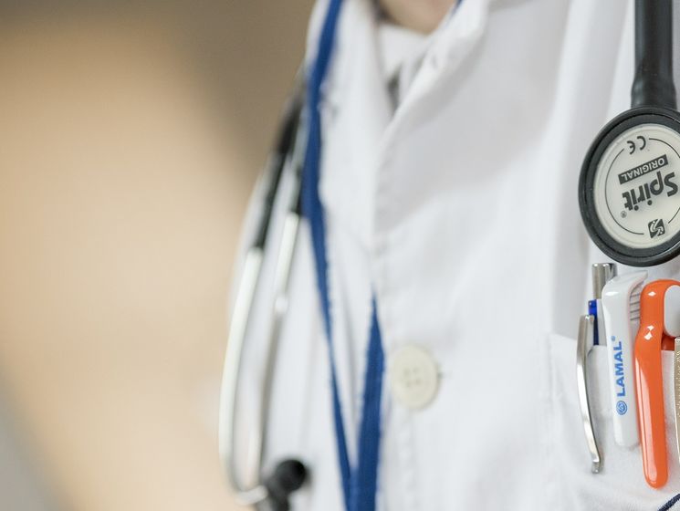 В Канаде более 500 врачей попросили не повышать им зарплаты
