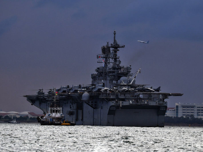 Причиною зіткнення есмінця ВМС США із танкером у 2017 році стала помилка американського екіпажу – експерти