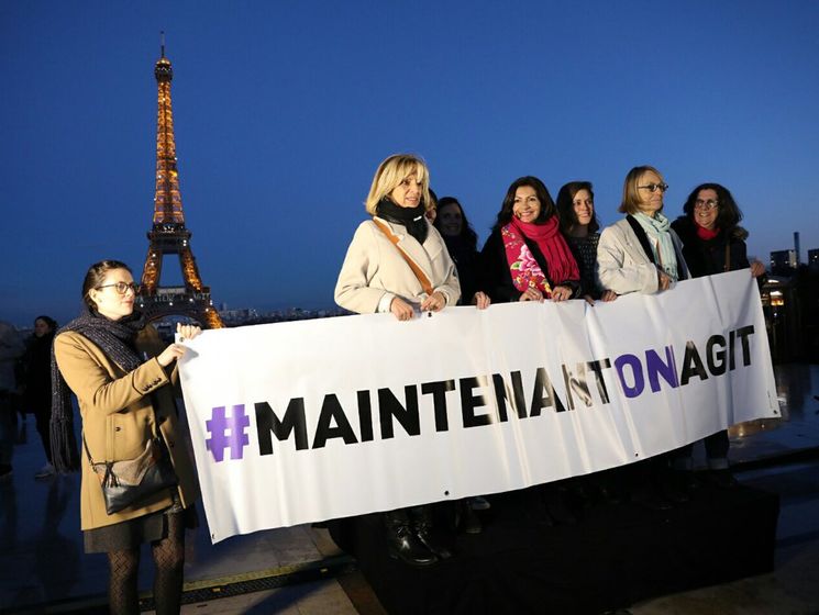 "Пришло время действовать". В канун 8 Марта на Эйфелевой башне появилась иллюминация в поддержку прав женщин