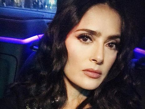 Муж Хайек сделал ей массаж ног во время церемонии 