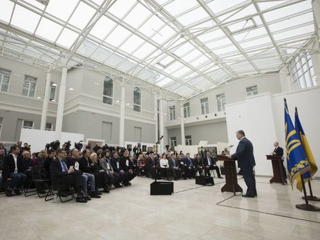 Порошенко: Влада ніколи не втручатиметься у приватну сферу і не регламентуватиме мову міжособистісних комунікацій