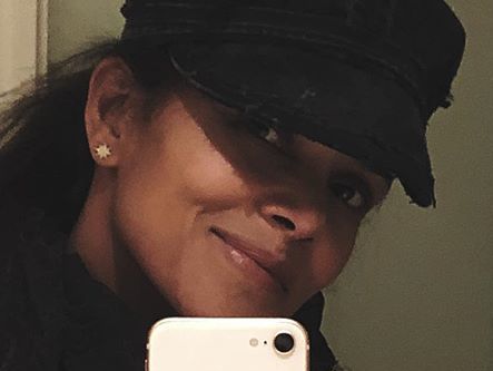 Голлі Беррі показала стійку на плечах