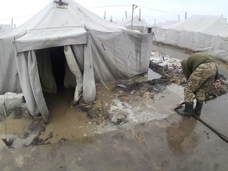 Украинские военные пожаловались на условия жизни на полигоне Широкий Лан. Фоторепортаж