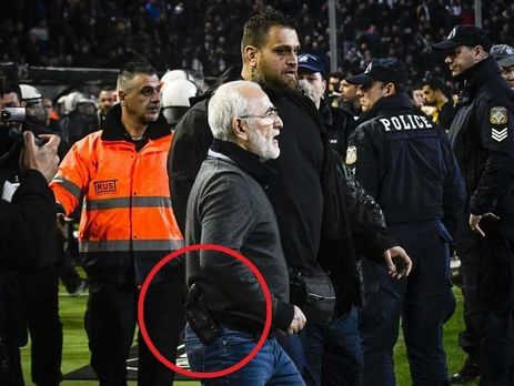 В Греции футбольный матч прервали из-за выбежавшего на поле вооруженного российского бизнесмена