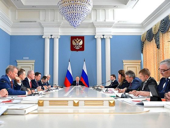Московська поліція вилучила наклад нової доповіді "Путін. Підсумки. 2018"