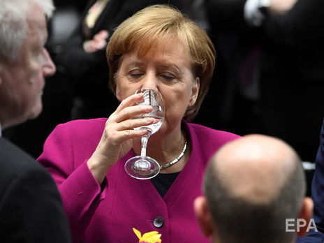 Меркель подтвердила, что иногда высылает Путину пиво