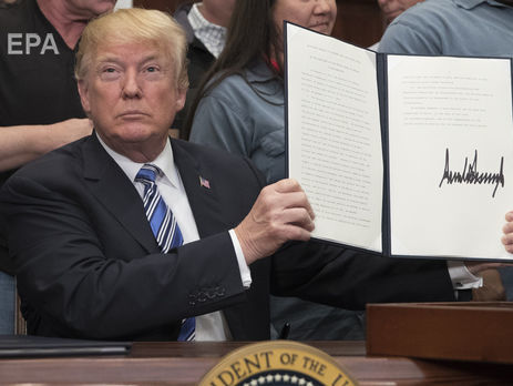 Трамп на рік продовжив санкції проти Ірану