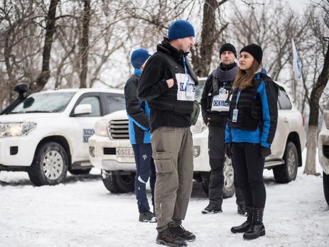 Пострадавшие в результате взрыва в Донецке рассказали ОБСЕ, что мужчину, в руках которого взорвалась граната, преследовали люди в военной форме