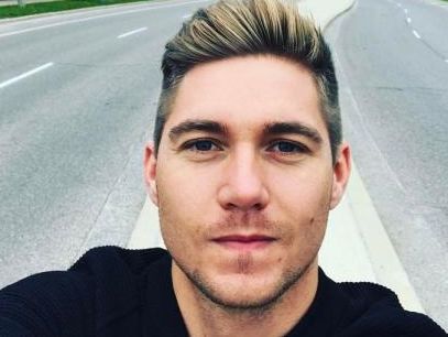 Телеведущий Остапчук поделился снимками беременной жены