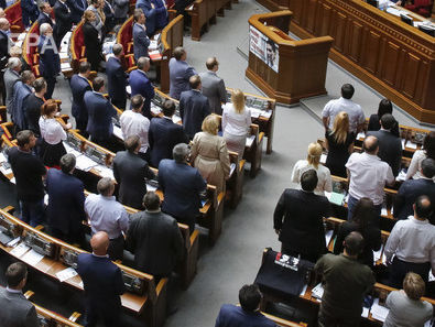 Верховна Рада хвилиною мовчання вшанувала пам'ять загиблих добровольців