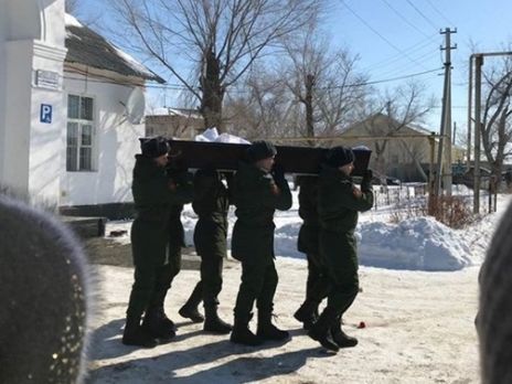 В России с почестями похоронили погибшего в Сирии артиллериста, о гибели которого минобороны РФ не сообщало – CIT