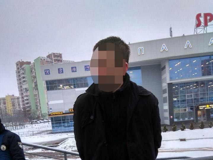 У Києві затримали чоловіка, який кинув вибухівку в поліцейських