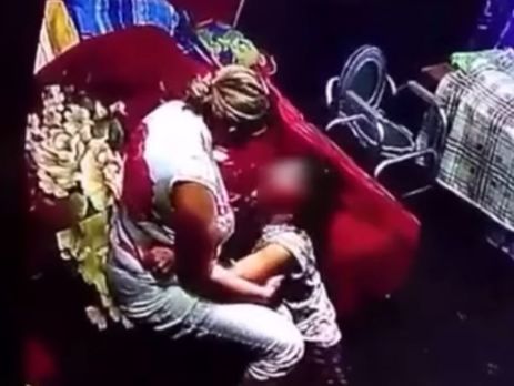 В Харькове няня избила ребенка с ДЦП. Видео