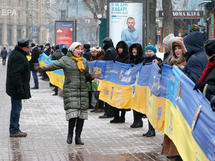 65% українців не хочуть міняти країну проживання – опитування