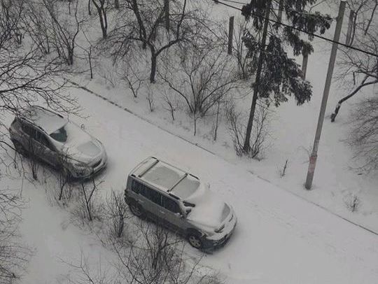 В Киеве из-за снегопада ограничили въезд крупногабаритного транспорта. Понедельник могут объявить выходным