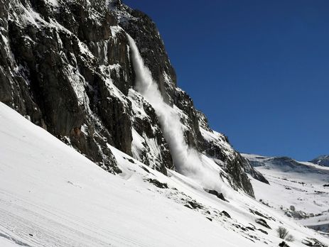 У горах Закарпатської та Івано-Франківської областей 17–18 березня очікують значної сніголавинної небезпеки – ДСНС