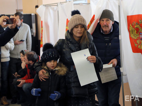 У центрі держпослуг Москви заявили, що не змушували співробітників робити селфі на виборчих дільницях