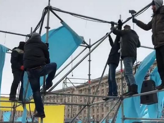 В полиции Киева сообщили о задержании двух участников митинга на Майдане, во время которого разобрали металлические конструкции