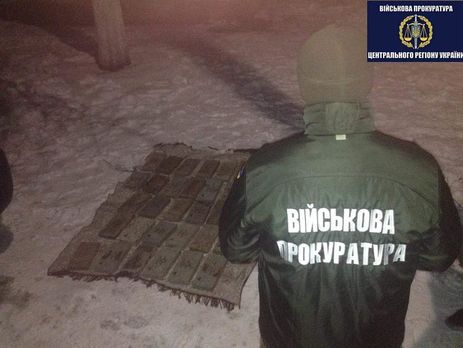 Військова прокуратура затримала танкіста, який продав елементи динамічного захисту з танків 