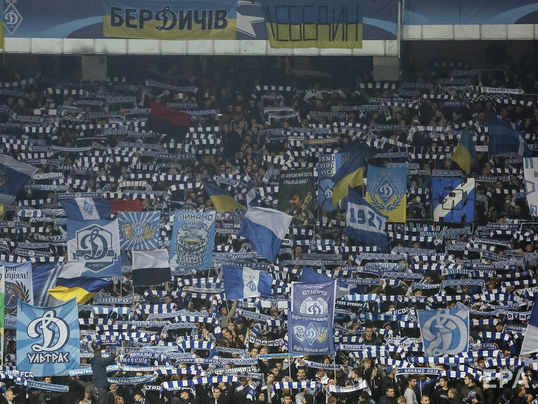 Фаны киевского "Динамо" требуют запретить символику террористов "ДНР" и "ЛНР" на стадионах