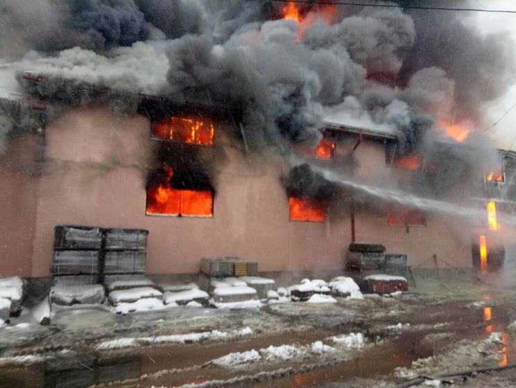 В Закарпатье загорелся венгерский торговый центр – СМИ