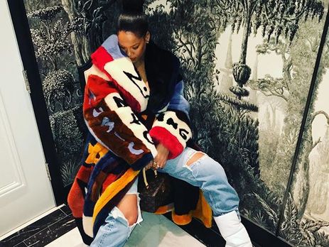 Косметику бренда Рианны рекламирует мужчина