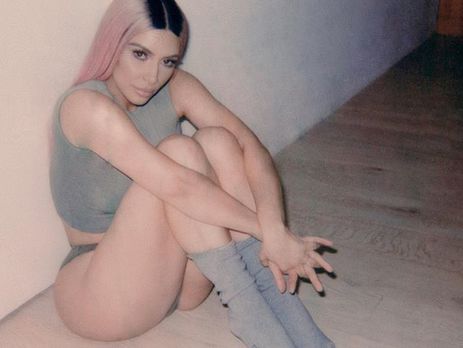 Кардашян показала тело в купальнике на бекстейдж-снимке фотосета для американского Elle