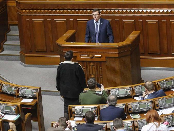 "Бросить шесть гранат в парламенте успею однозначно". Самое главное из видео по делу Савченко, показанного в Верховной Раде