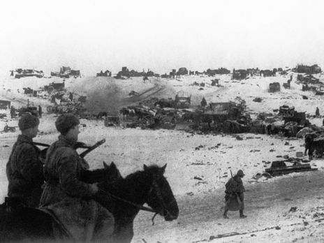 Киевлянка Хорошунова в дневнике 1944 года: Я вышла из дома одна. Было нестерпимое, неудержимое желание – увидеть своими глазами отступление врагов