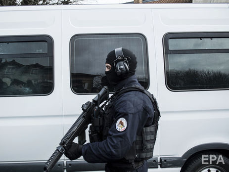 Во Франции мужчина захватил заложников в супермаркете