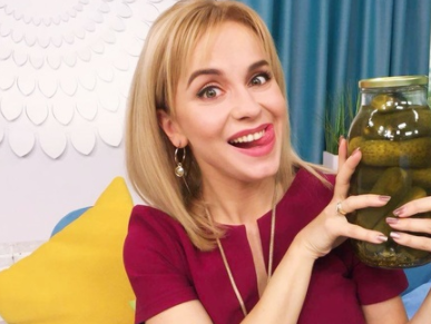 Ребрик на позднем сроке беременности позировала для семейного фотосета