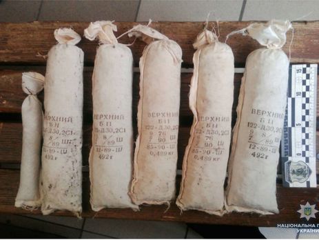 У київському метро затримали чоловіка із 2,5 кг пороху