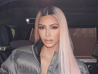 В рекламе косметики Кардашян снялись ее мама и бабушка