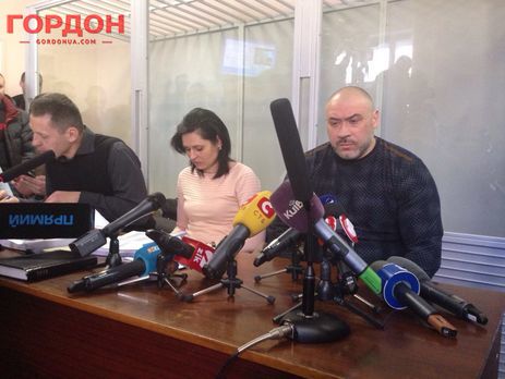 Крысин пришел в Дарницкий суд Киева, где рассматривается дело о пытках на Майдане
