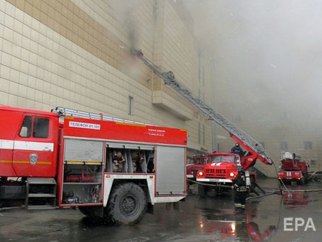 Пожар в Кемерово. На площадь Советов, где проходит массовый митинг, прибыли дополнительные силы ОМОНа