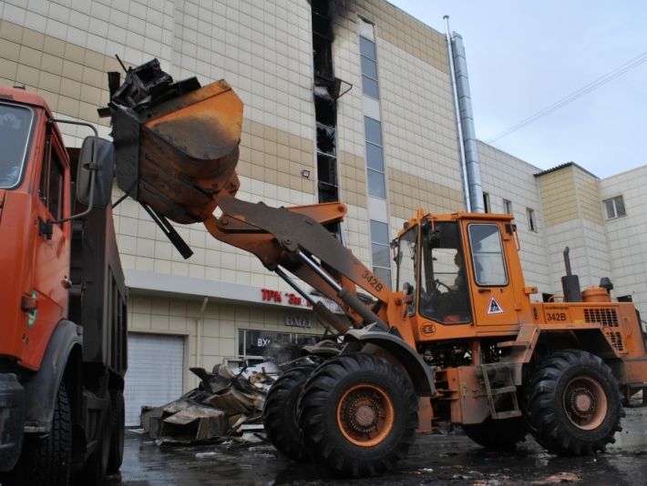 МЧС РФ завершило обследование сгоревшего торгового центра в Кемерово