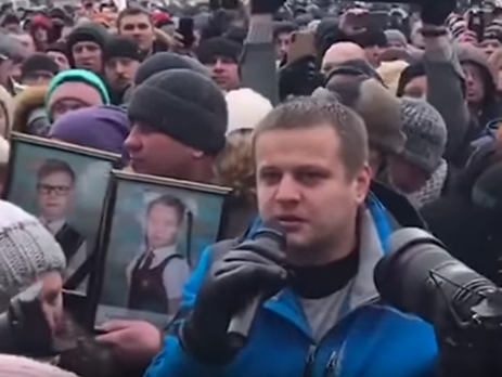 Житель Кемерова Востриков, що втратив усю сім'ю під час пожежі: Губернатор не вийшов. Путін тут був, не вийшов. Люди розуміють, наскільки це марно