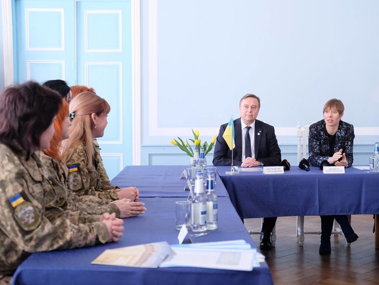 Президент Эстонии встретилась с украинскими женщинами-военнослужащими, которые прибыли в страну на реабилитацию