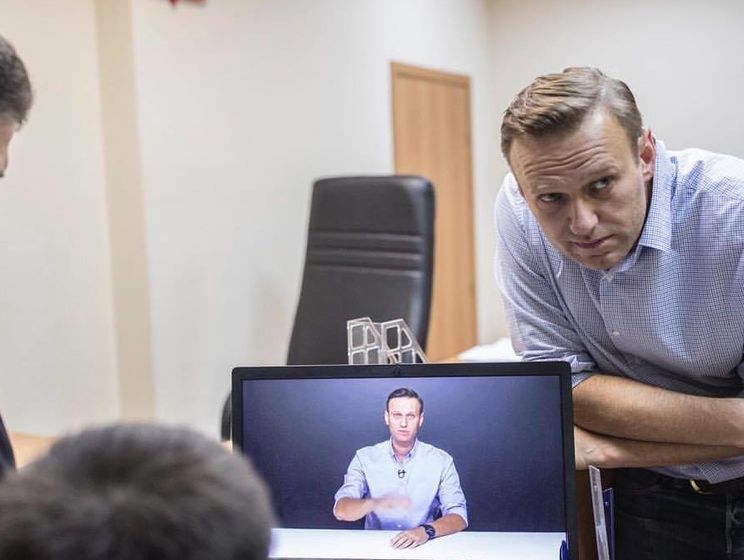 Пєсков про Навального: Не можна стати політиком на "годиннику Пєскова"