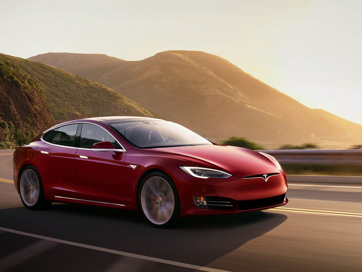 Tesla відкликає 123 тис. електрокарів Model S