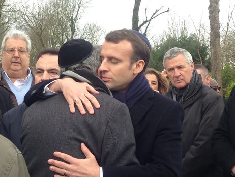 В Париже тысячи людей вышли на улицы, чтобы почтить память убитой 85-летней Мирей Кнолль, пережившей Холокост. Видео