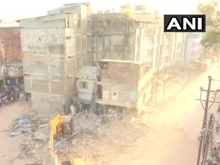 В Індії обвалилася чотириповерхова будівля, 10 осіб загинули