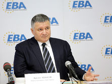 Следком России возбудил дело против Авакова из-за недопуска российских избирателей на участки в Украине на выборах президента РФ