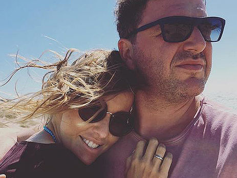 Cобчак в купальнике и Виторган с голым торсом позировали вместе со своим сыном