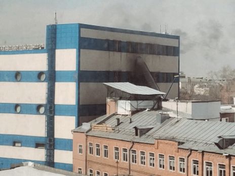 В Следкоме РФ сообщили, что пожар в торговом центре в Москве возник из-за возгорания на складах находящейся в том же здании ткацкой фабрики