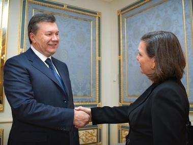 Заместитель госсекретаря США дала понять Януковичу, что действия властей неприемлемы