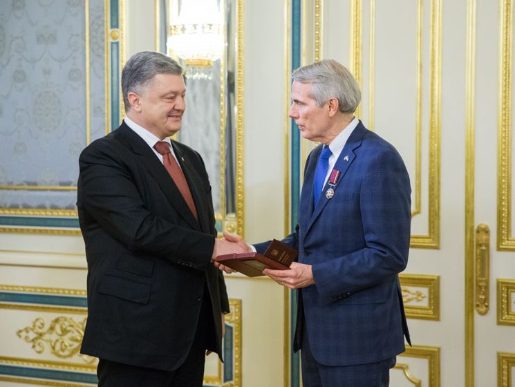 Порошенко нагородив сенатора Портмана орденом "За заслуги"