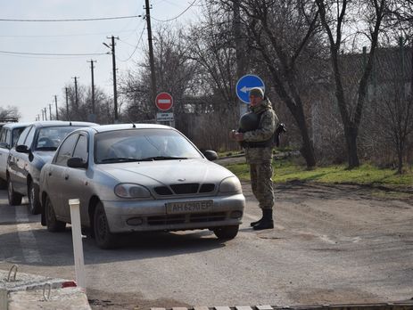 В Госпогранслужбе сообщили, что боевики берут деньги с граждан за ускоренное пересечение линии разграничения