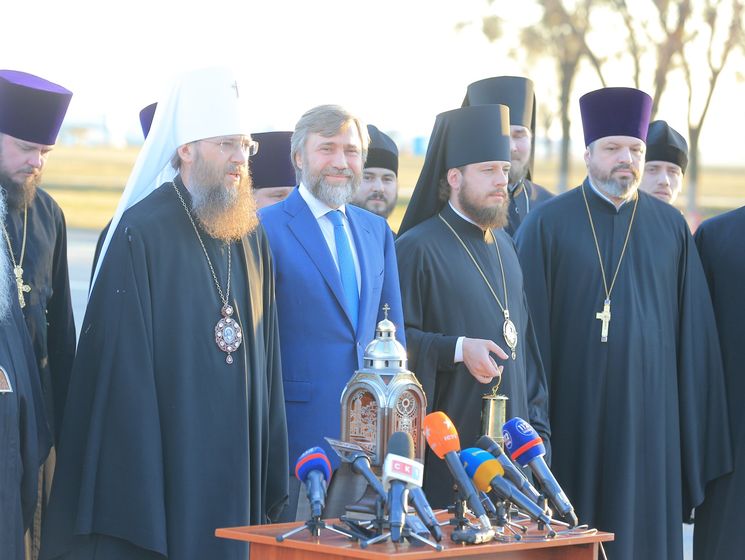 Благодатний вогонь в Україну привезли митрополит Антоній і Новинський