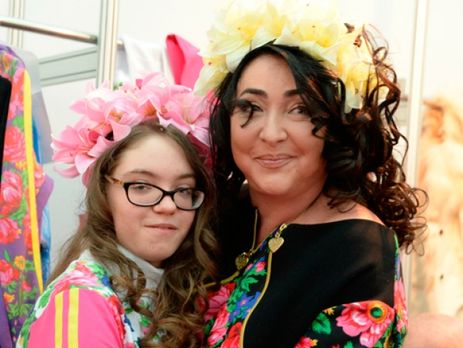 Дочь Лолиты исполнила песню Каас